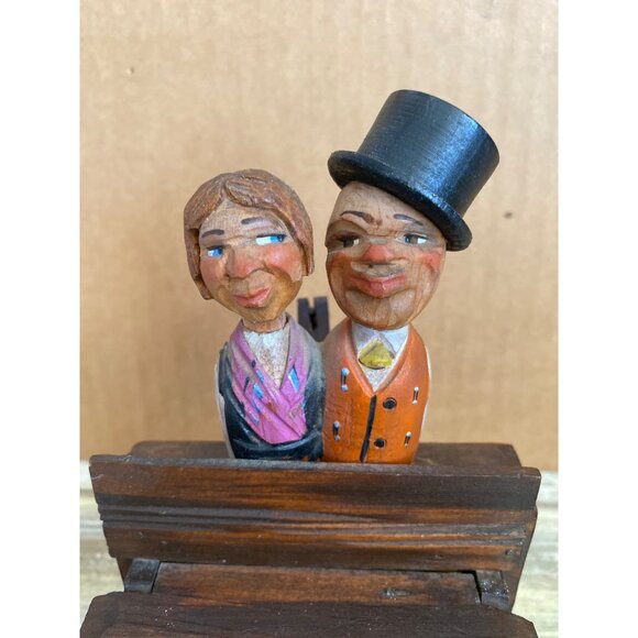 Vintage Italian Hand Carved Wooden Trinket Box with Couple Figurines Folk Art - Picture 3 of 10